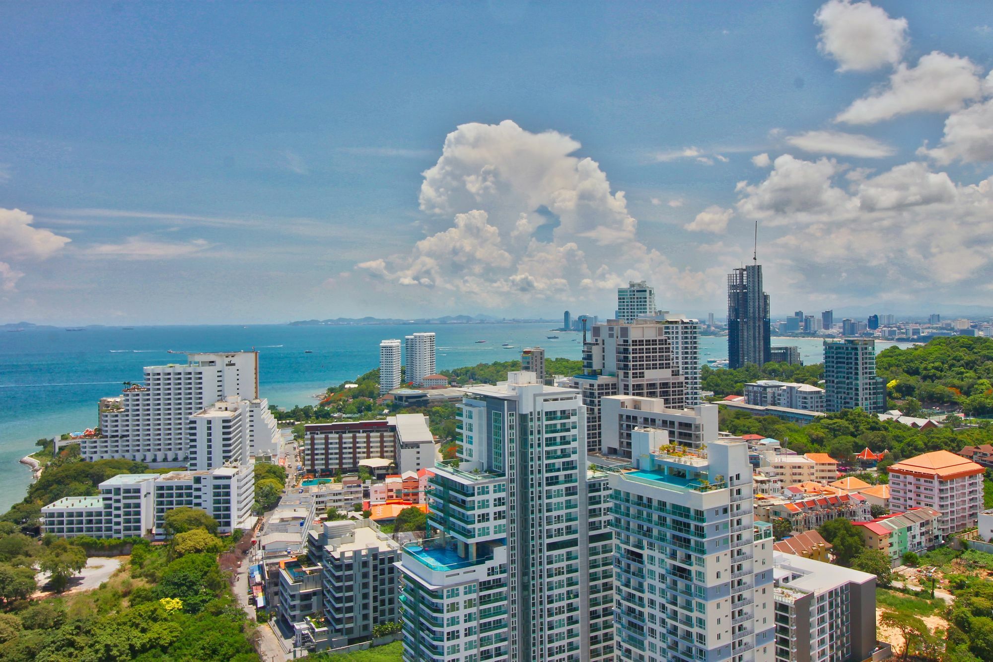 Apartamento The Peak Towers Pattaya Exterior foto